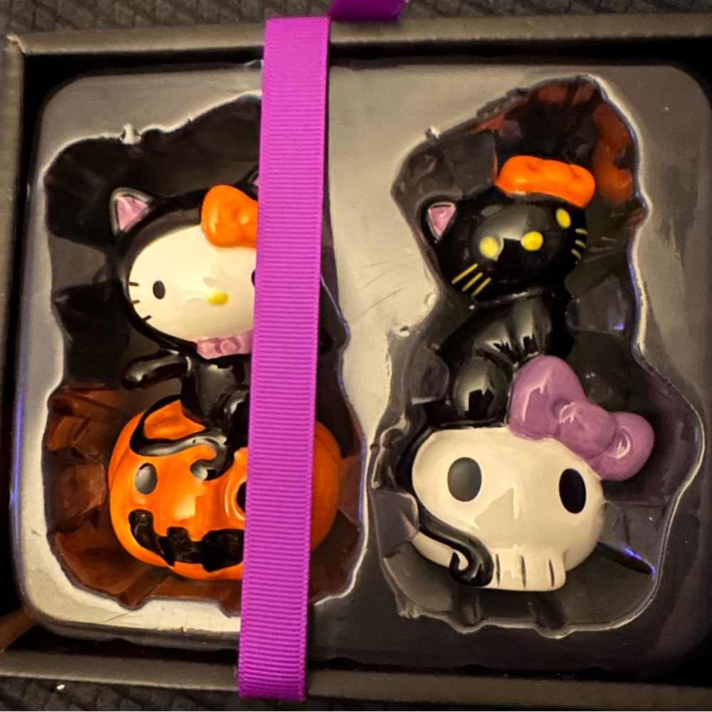 Hello Kitty Halloween Salt and Pepper Set New